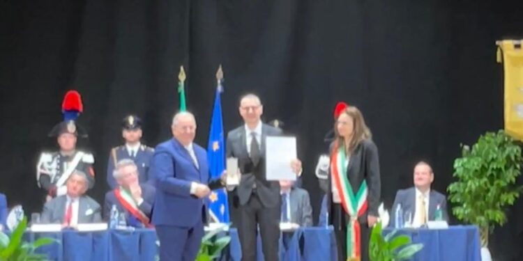 Casoria, Stelle al merito del lavoro onorificenze per due cittadini casoriani