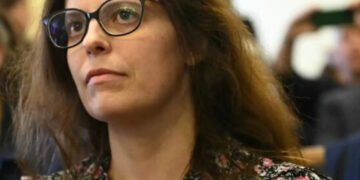 Ilaria Salis , libera e con la voglia di pizza