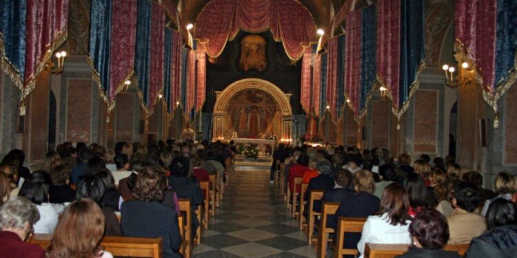 Ritorna, tra fede e tradizione, la festa in onore della Madonna di Campiglione. Messa in diretta su Capri Event (Canale 95)