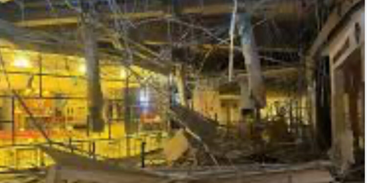 Centro commerciale Campania , sfiorata la tragedia