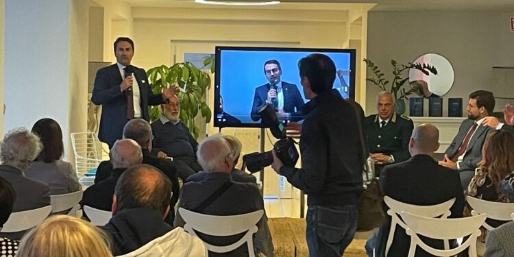 AMBIENTE & CULTURA. Castellamare di Stabia, presentato il libro di Alfonso Longobardi dal titolo “Campania 2030. Avanti tutta insieme!”   
