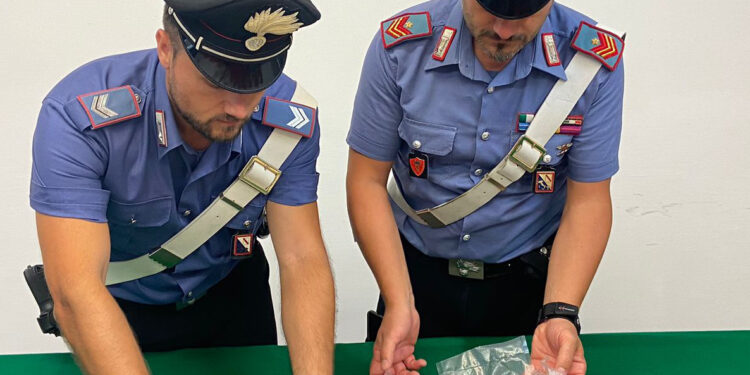 Castellamare di Stabia, arrestato incensurato per droga in un box di via Napoli