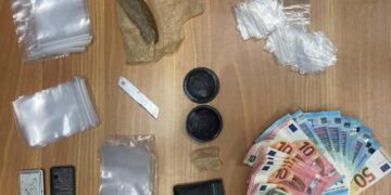 Vomero, droga e kit di confezionamento, sequestro ed arresti