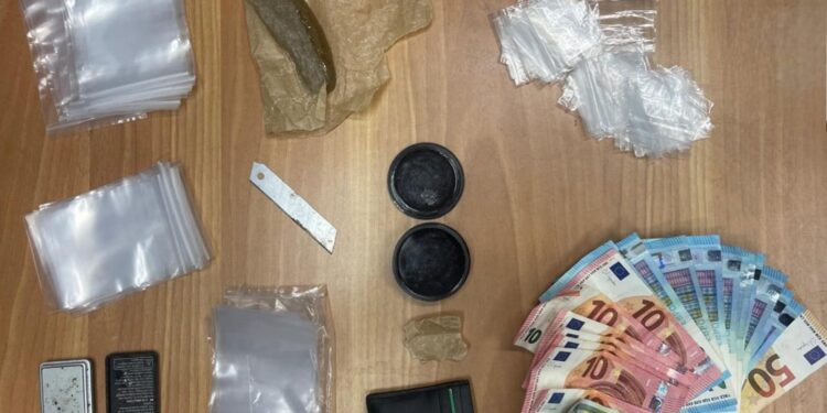 Vomero, droga e kit di confezionamento, sequestro ed arresti