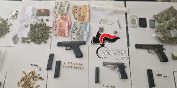 Casoria, blitz dei carabinieri, sequestro di armi e droga