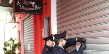 Pozzuoli, Carabinieri chiudono locale e fanno evacuare 500 ragazzi durante la serata in corso