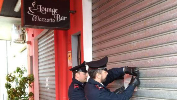 Pozzuoli, Carabinieri chiudono locale e fanno evacuare 500 ragazzi durante la serata in corso