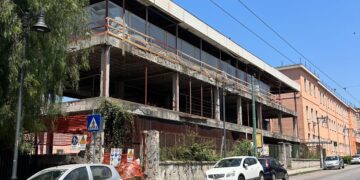 San Giorgio a Cremano, si demolisce l’ex liceo scientifico