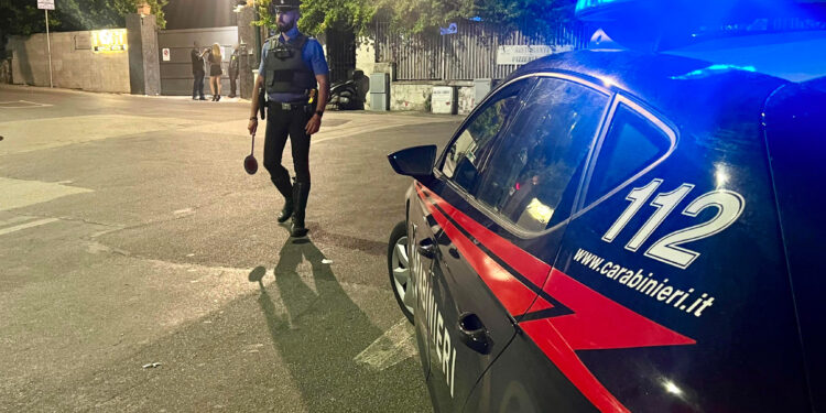 Bagnoli-Coroglio, tariffa fissa per “parcheggio “, moto 5€, auto 10€, intervengono i Carabinieri