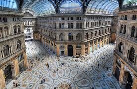 Napoli, Tentato omicidio per un 17enne, nella Galleria Umberto I