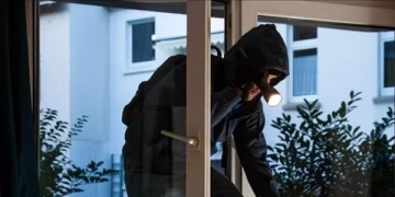 Pozzuoli, sventa furto in casa grazie ad alert allarme sul telefono e la Polizia