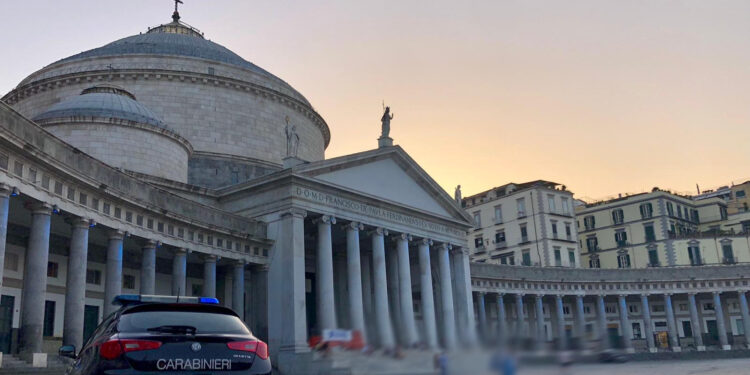 Napoli, la lotta dei Carabinieri ai parcheggiatori abusivi