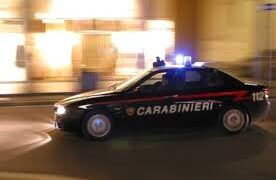 Scampia, fugge all’alt dei Carabinieri con auto rapinata, ma viene arrestato