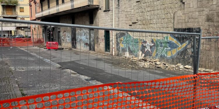 Frattamaggiore, gli effetti della voragine di Via Fiume