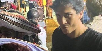 Tananai mentre gli altri vanno al mare , lui va nello Sri Lanka