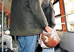 Capodichino , borseggiatori sul bus