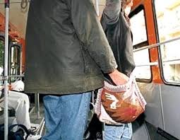 Capodichino , borseggiatori sul bus