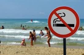 Fumare in spiaggia si può?