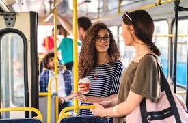 Agnano , autista di bus di notte , prende un crick in viso per difendere due ragazze