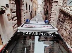 Afragola , 21 enne per sottrarsi all’arresto butta droga dalla finestra