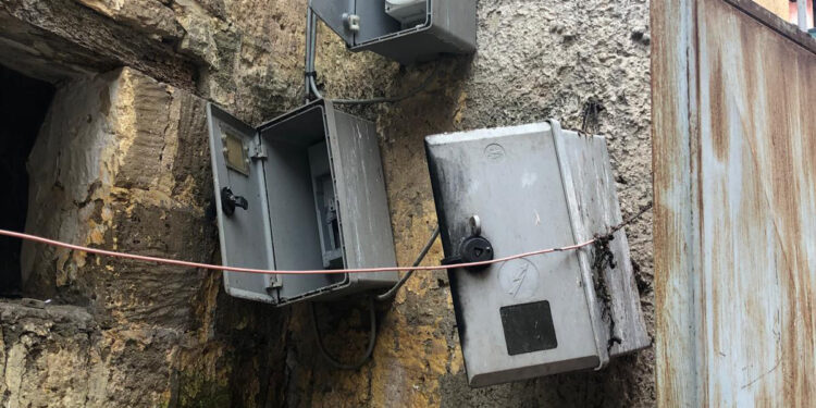 Sant’antimo, furto di elettricità in una palazzina di 10 appartamenti abusivi