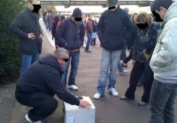 Napoli, Resiste il gioco delle tre carte a Piazza Garibaldi