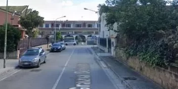 ACERRA , evade dai domiciliari gira per via Deledda con una pistola spara chiodi