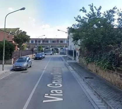 ACERRA , evade dai domiciliari gira per via Deledda con una pistola spara chiodi