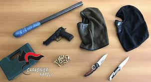 Pozzuoli, presidio dei Carabinieri individua droga e kit da rapina