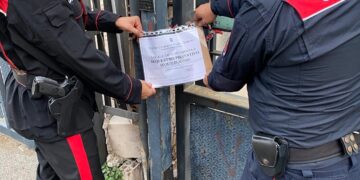 Castellamare , Sequestro discarica abusiva di rifiuti pericolosi in Via Schito, operai al lavoro in nero