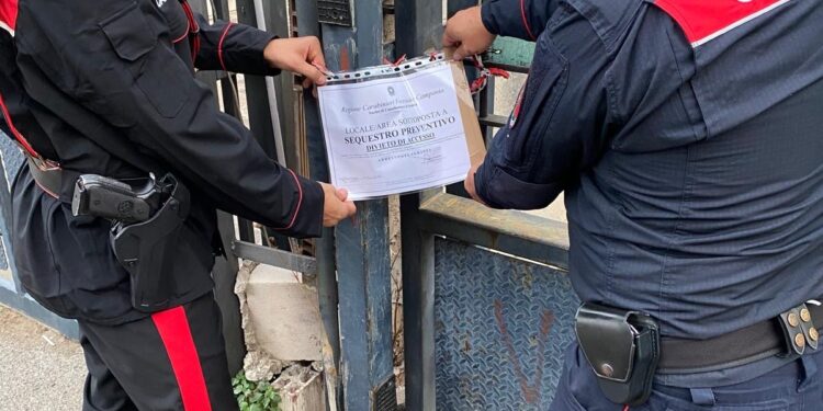 Castellamare , Sequestro discarica abusiva di rifiuti pericolosi in Via Schito, operai al lavoro in nero