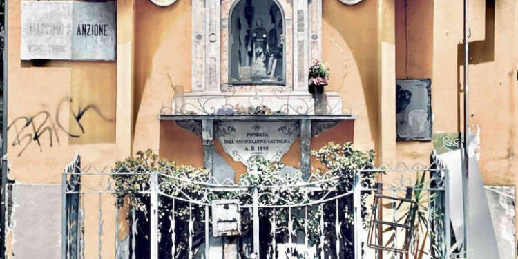 Vomero, vandalizzata l’edicola votiva presente in Via Stanzione