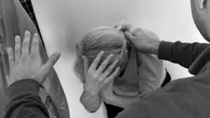 Pianura, violenza sulla madre per ottenere soldi per la droga