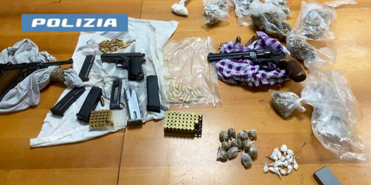 Vasto, trovato in casa con armi e droga