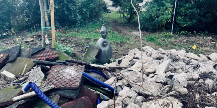 Vomero, Parco Mascagna tra rifiuti e detriti