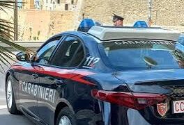 Castellamare di Stabia, si avvicina alla ex, la figlia chiama i carabinieri