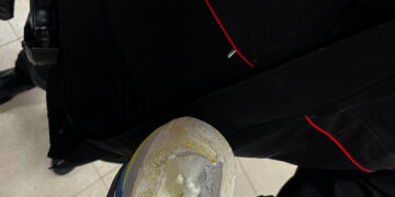Caivano , pusher nasconde la droga nel doppio fondo delle scarpe