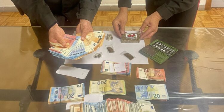 Volla sequestro di droga a due incensurati ad un posto di blocco