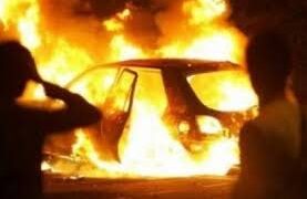 Giugliano, incendia le auto di moglie e suocera