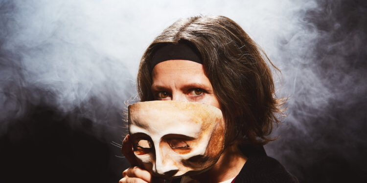 Capua, Workshop internazionale di teatro, Dietro la maschera