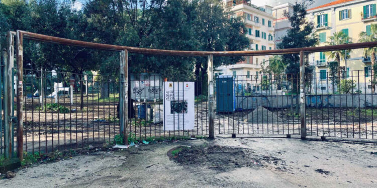 Vomero, Parco Mascagna non riapre, 800 firme per le dimissioni dell’assessore al Verde