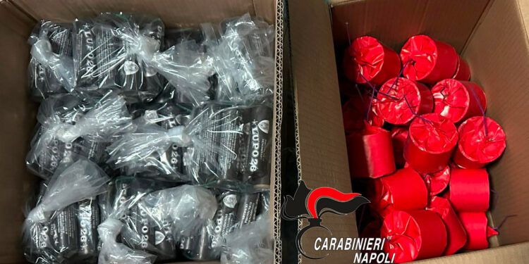 Gragnano , botti illegali in un box, manette ai polsi per padre e figlio