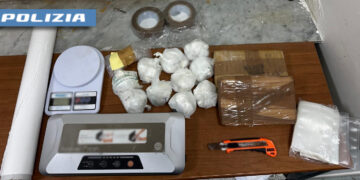 Bagnoli , droga e botti illegali in un box di auto