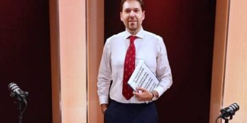 L’ESORDIO. Nuova “sfida” sul piccolo schermo per il giornalista Francesco Russo con una trasmissione live su “Tv Luna”
