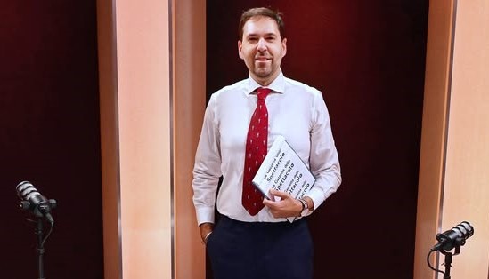L’ESORDIO. Nuova “sfida” sul piccolo schermo per il giornalista Francesco Russo con una trasmissione live su “Tv Luna”