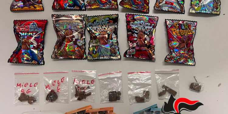 Giugliano, fugge con bags colorate con cannabis