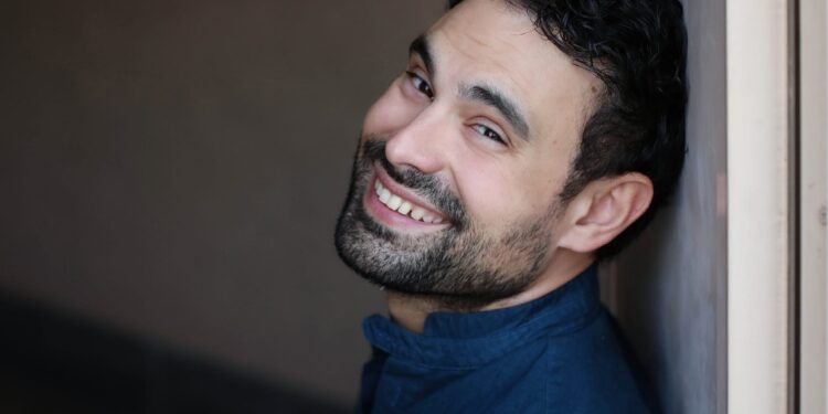 Carpentieri, doppiatore, di origini campane, la voce dei divi turchi