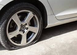Napoli : Furti con la tecnica della gomma bucata all’auto
