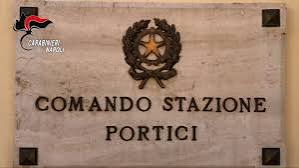 Portici: Donna tenta di dare fuoco alla caserma dei carabinieri