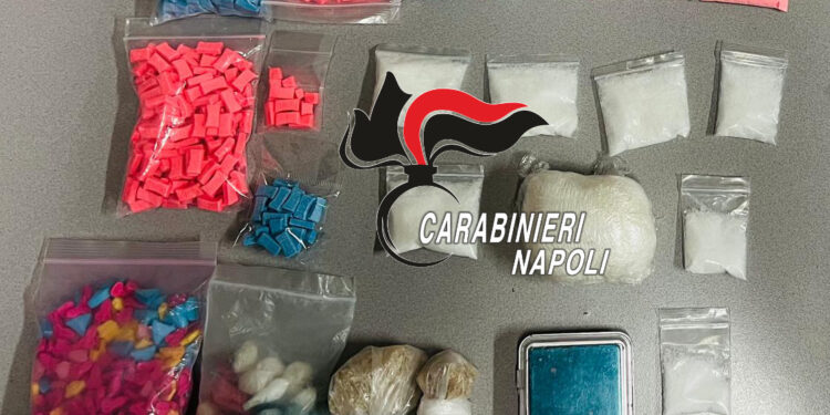Giugliano: Laboratorio in casa per produrre droghe, arrestato incensurato